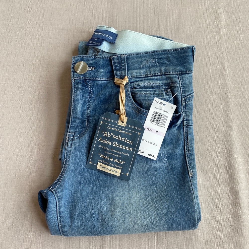 Democracy Size 6 Women's Ab Solution Slimming, Crop Blue jeans NWT $68